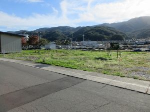 前面道路から撮影（2024年10月）